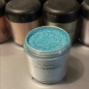 MAC Mutiny Pigment